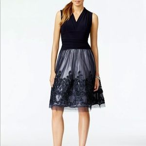 SLNY Sz 4 sleeveless knee-length dress